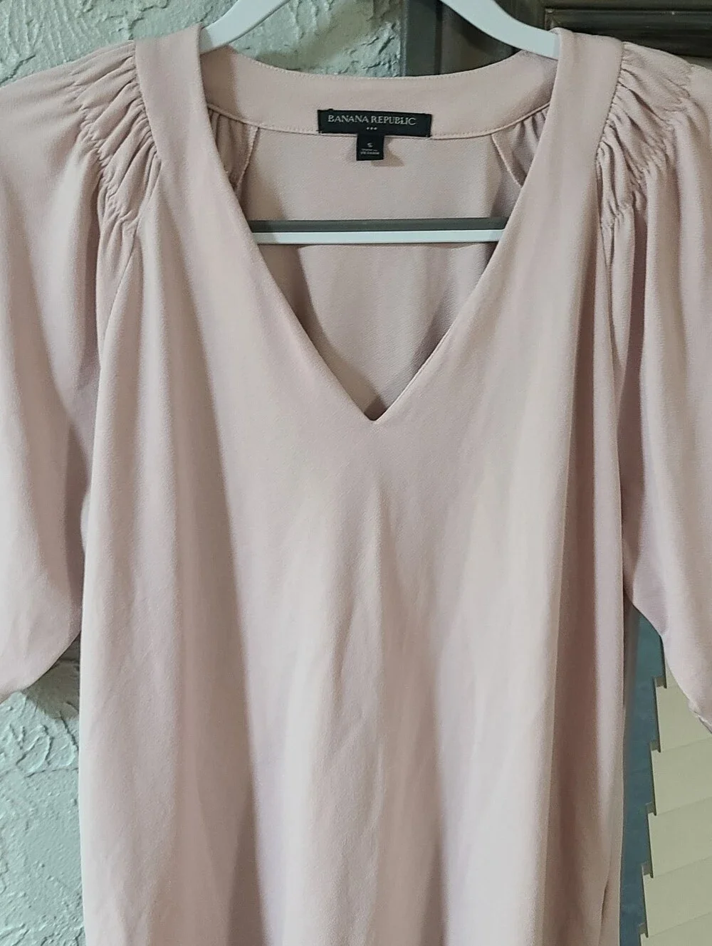 Banana Republic Smocked Crepe Top Pink - Size Small